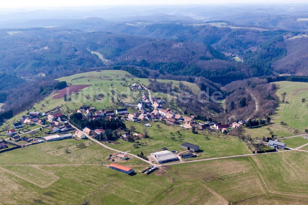 Luftaufnahme Liederschiedt - Dorf - Ansicht am Rande von Feldern in Liederschiedt in Grand Est, Frankreich