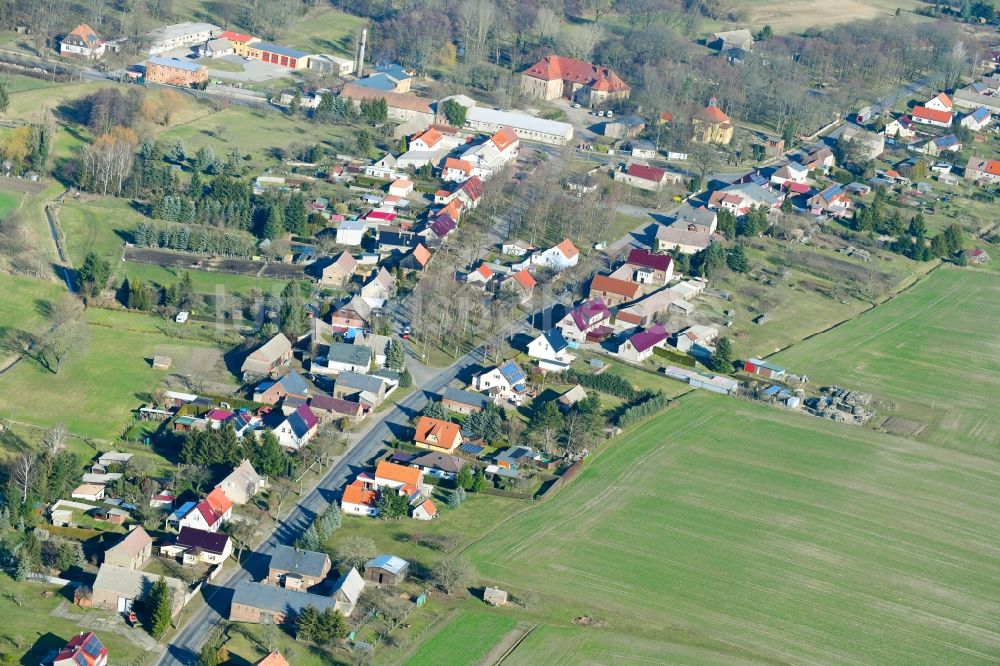 Lindenberg von oben - Dorf - Ansicht am Rande von Feldern in Lindenberg im Bundesland Brandenburg, Deutschland