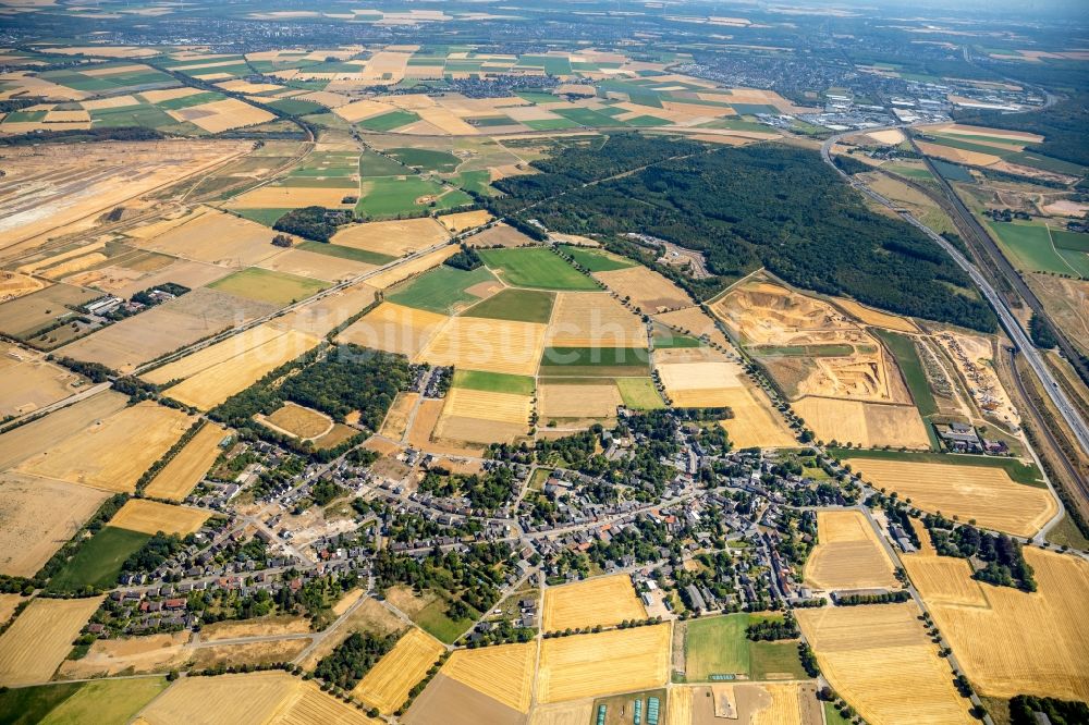 Manheim von oben - Dorf - Ansicht am Rande von Feldern in Manheim im Bundesland Nordrhein-Westfalen, Deutschland