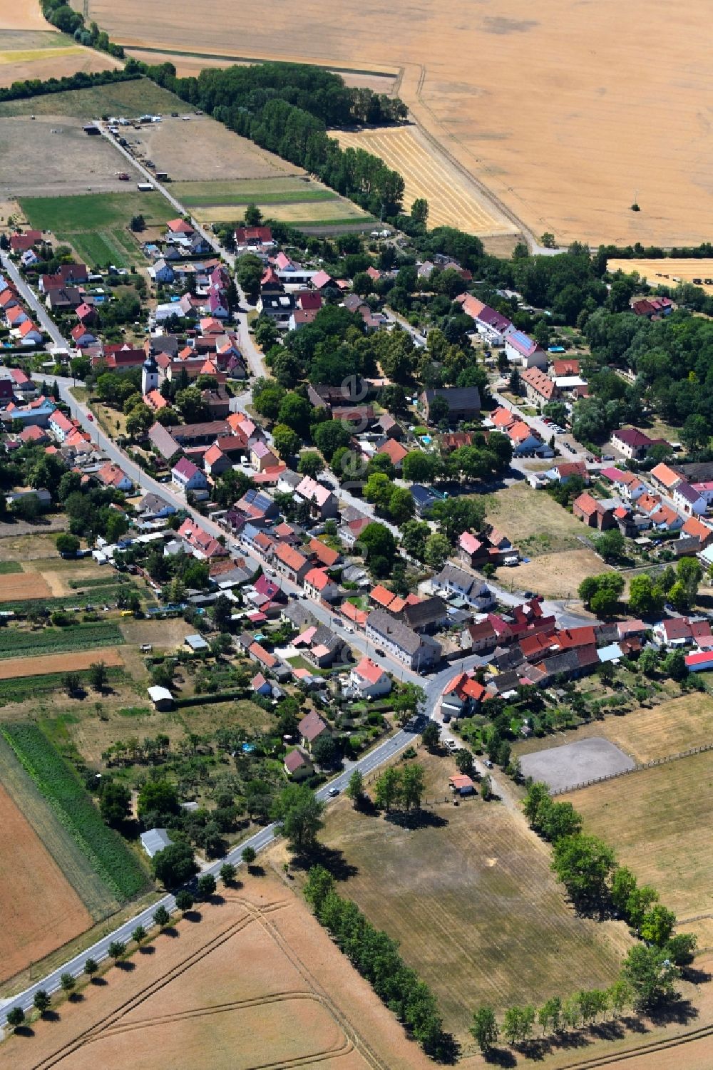 Luftaufnahme Markvippach - Dorf - Ansicht am Rande von Feldern in Markvippach im Bundesland Thüringen, Deutschland