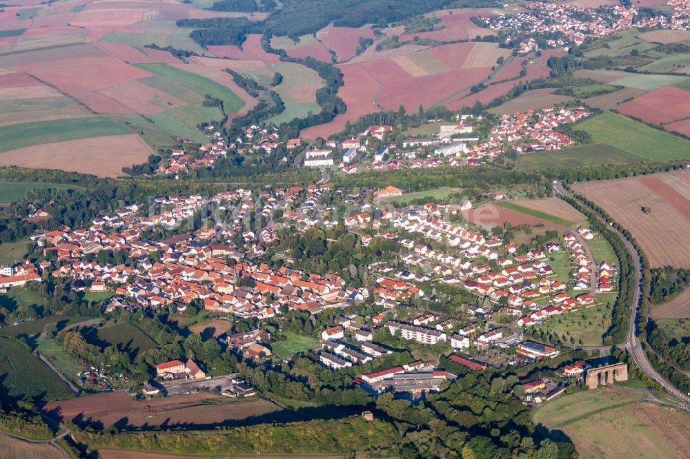 Luftbild Marnheim - Dorf - Ansicht am Rande von Feldern in Marnheim im Bundesland Rheinland-Pfalz, Deutschland