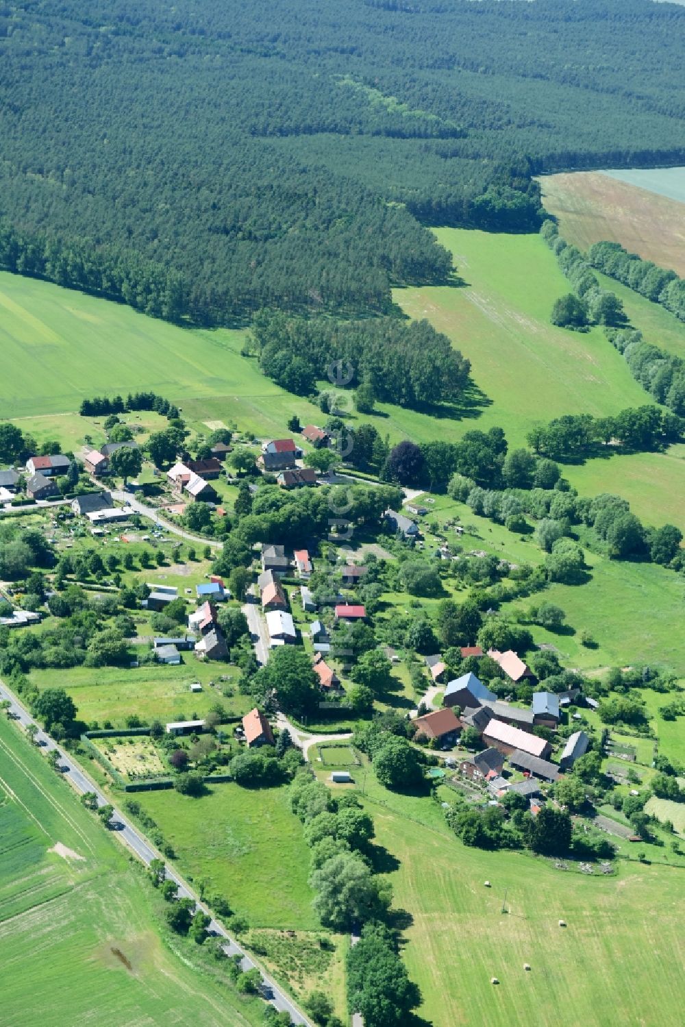 Luftbild Meierstorf - Dorf - Ansicht am Rande von Feldern in Meierstorf im Bundesland Mecklenburg-Vorpommern, Deutschland