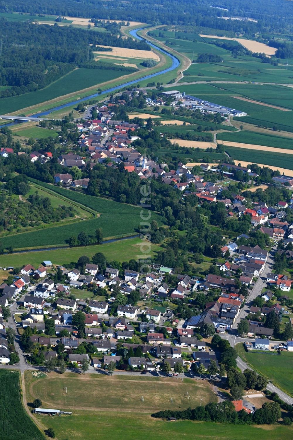 Memprechtshofen von oben - Dorf - Ansicht am Rande von Feldern in Memprechtshofen im Bundesland Baden-Württemberg, Deutschland