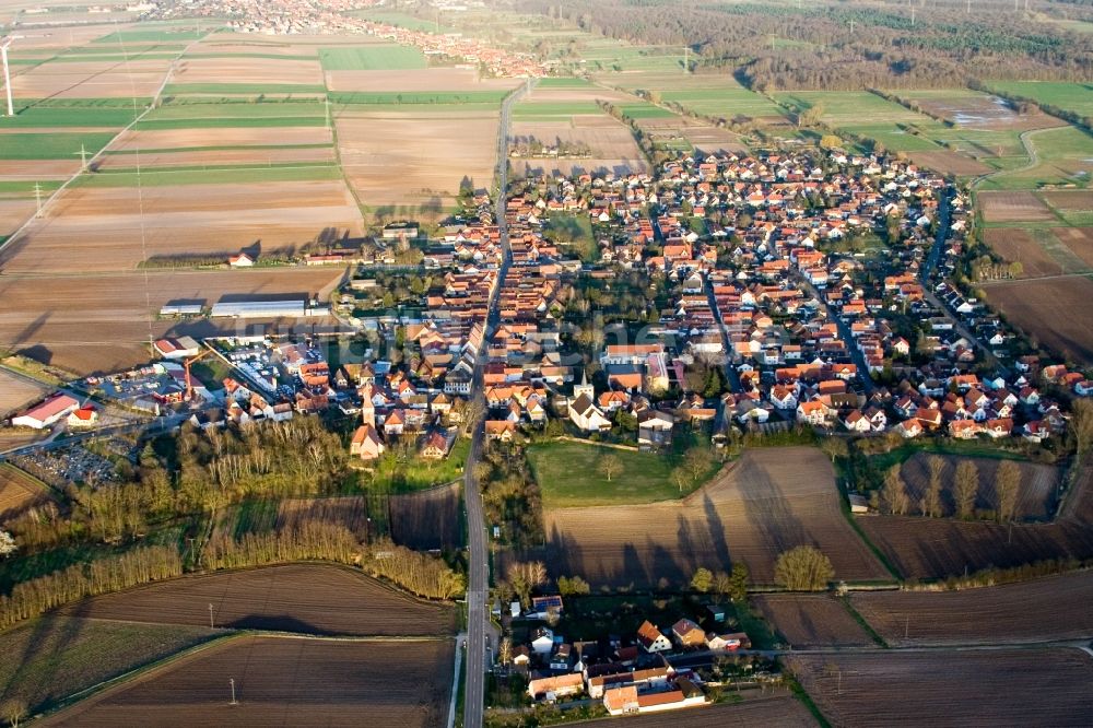 Luftaufnahme Minfeld - Dorf - Ansicht am Rande von Feldern in Minfeld im Bundesland Rheinland-Pfalz