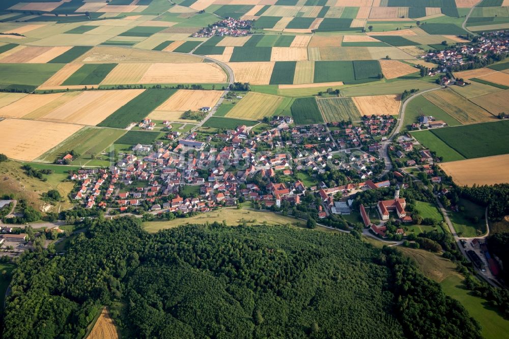 Luftaufnahme Mönchsdeggingen - Dorf - Ansicht am Rande von Feldern in Mönchsdeggingen im Bundesland Bayern, Deutschland