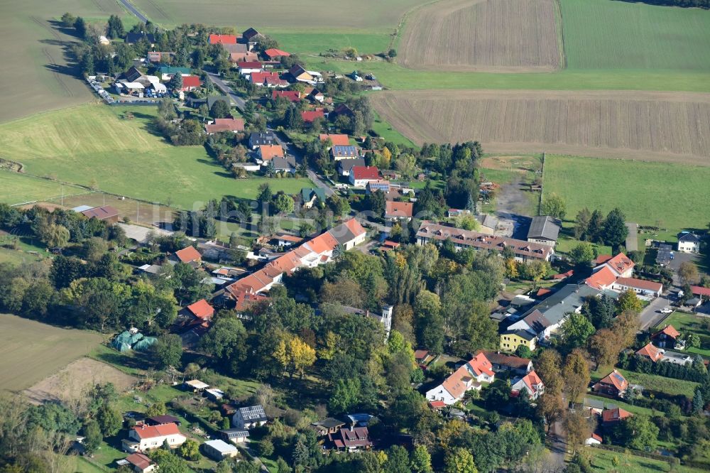 Molkenberg von oben - Dorf - Ansicht am Rande von Feldern in Molkenberg im Bundesland Brandenburg, Deutschland