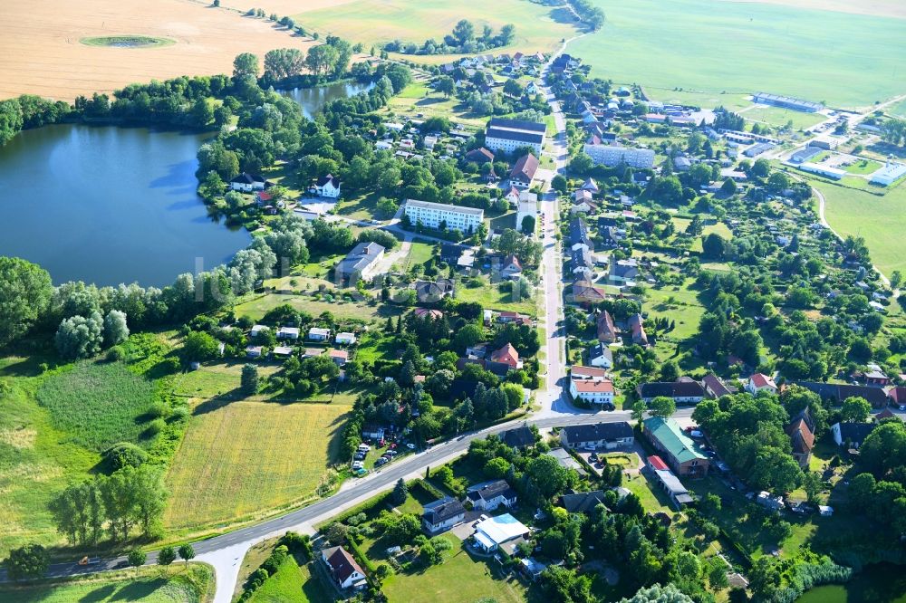 Neetzka von oben - Dorf - Ansicht am Rande von Feldern in Neetzka im Bundesland Mecklenburg-Vorpommern, Deutschland