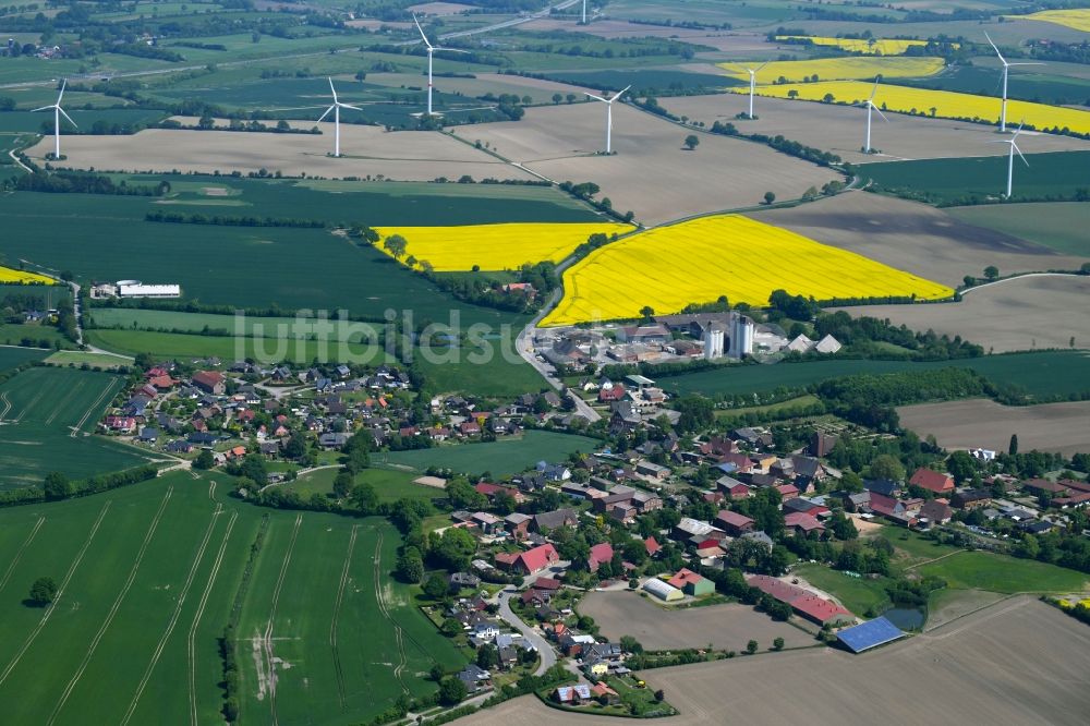 Luftbild Neuengörs - Dorf - Ansicht am Rande von Feldern in Neuengörs im Bundesland Schleswig-Holstein, Deutschland