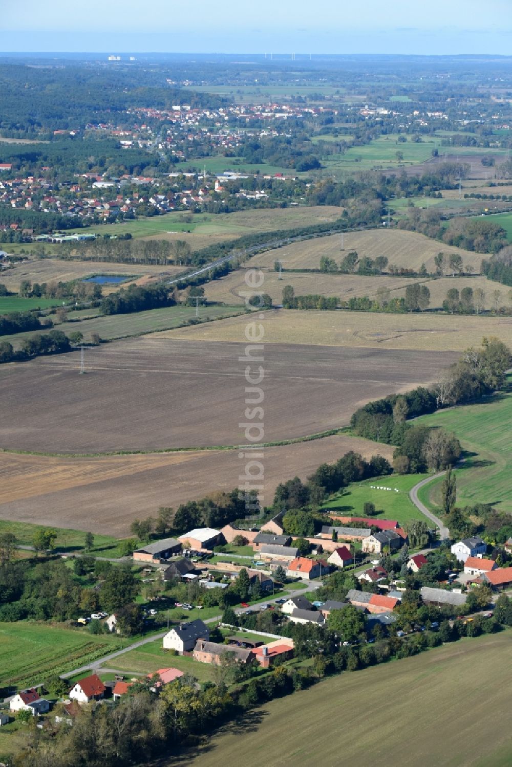 Neugaul von oben - Dorf - Ansicht am Rande von Feldern in Neugaul im Bundesland Brandenburg, Deutschland