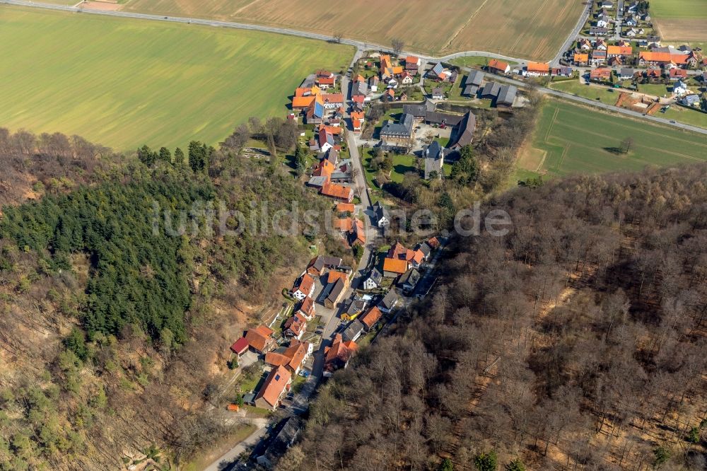 Nordenbeck von oben - Dorf - Ansicht am Rande von Feldern in Nordenbeck im Bundesland Hessen, Deutschland