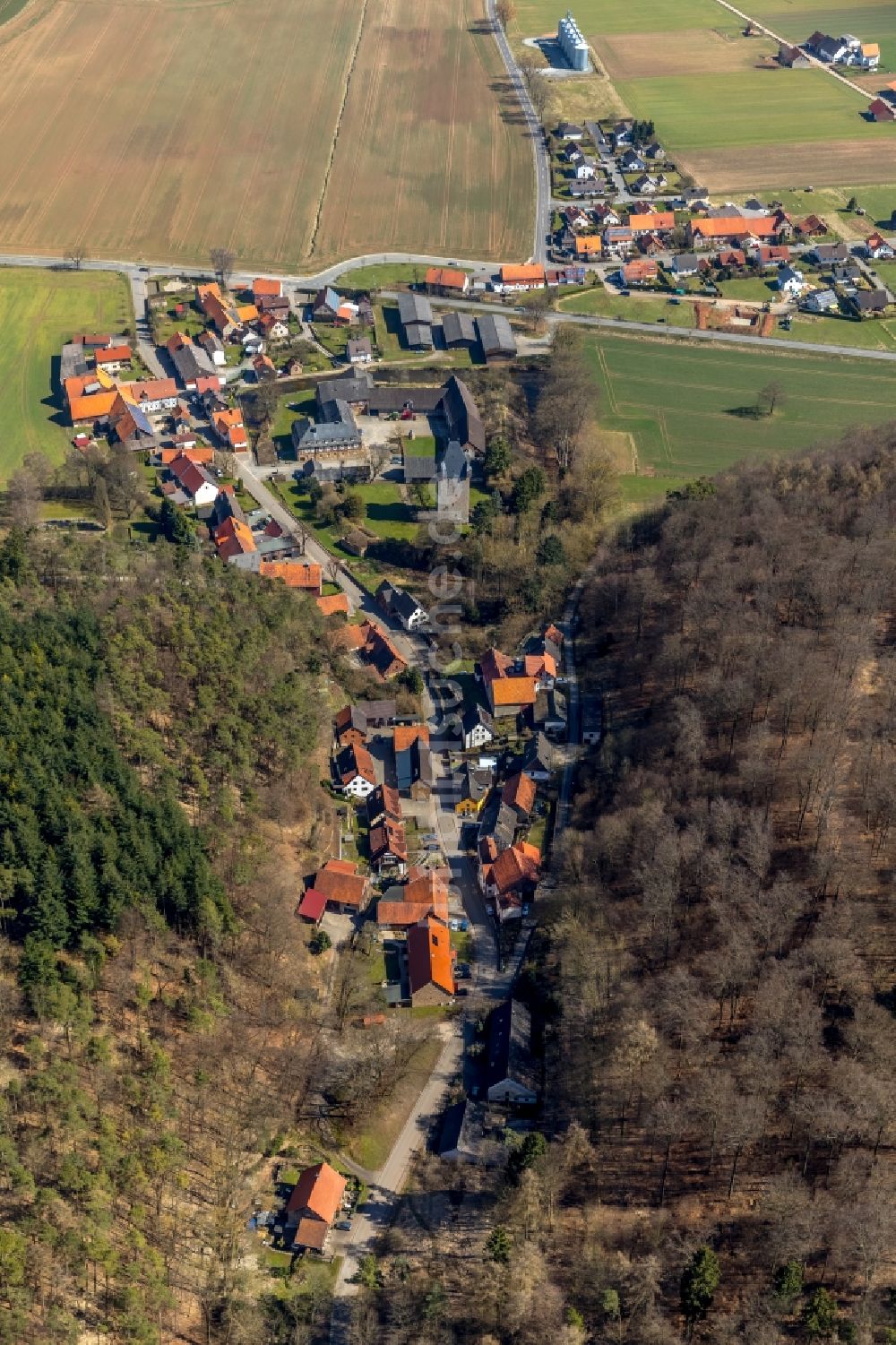 Luftbild Nordenbeck - Dorf - Ansicht am Rande von Feldern in Nordenbeck im Bundesland Hessen, Deutschland