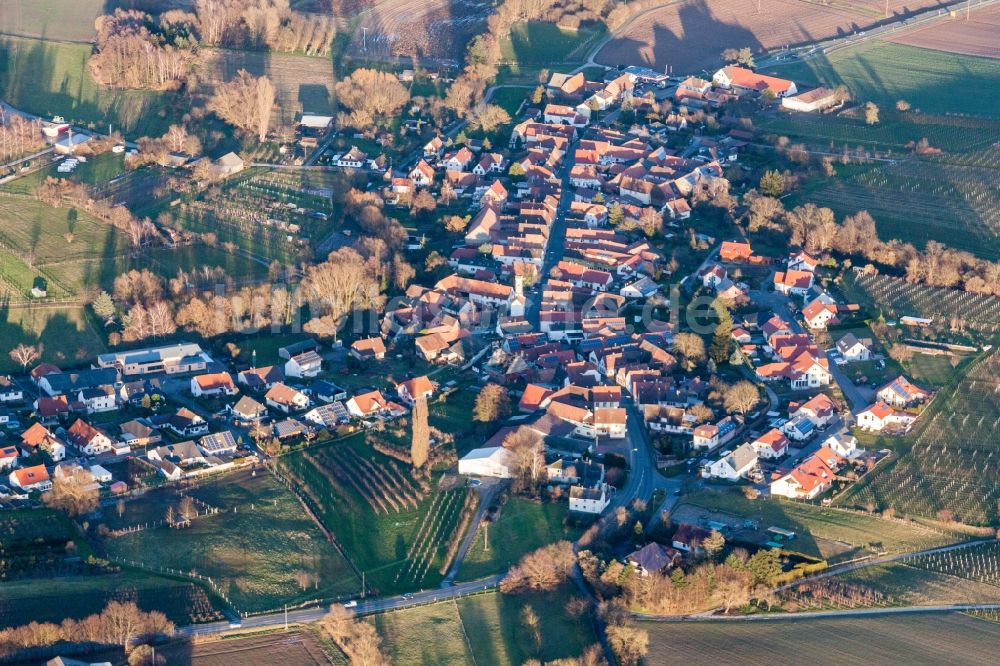 Luftaufnahme Oberhausen - Dorf - Ansicht am Rande von Feldern in Oberhausen im Bundesland Rheinland-Pfalz, Deutschland