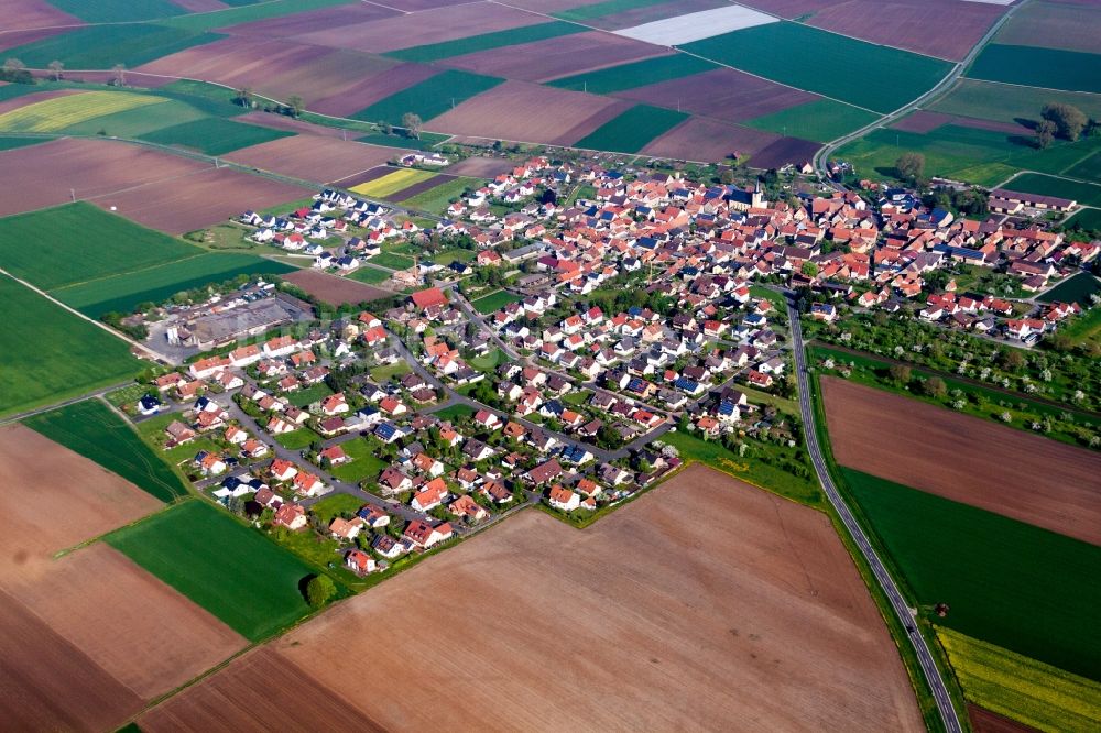 Luftaufnahme Oberpleichfeld - Dorf - Ansicht am Rande von Feldern in Oberpleichfeld im Bundesland Bayern, Deutschland