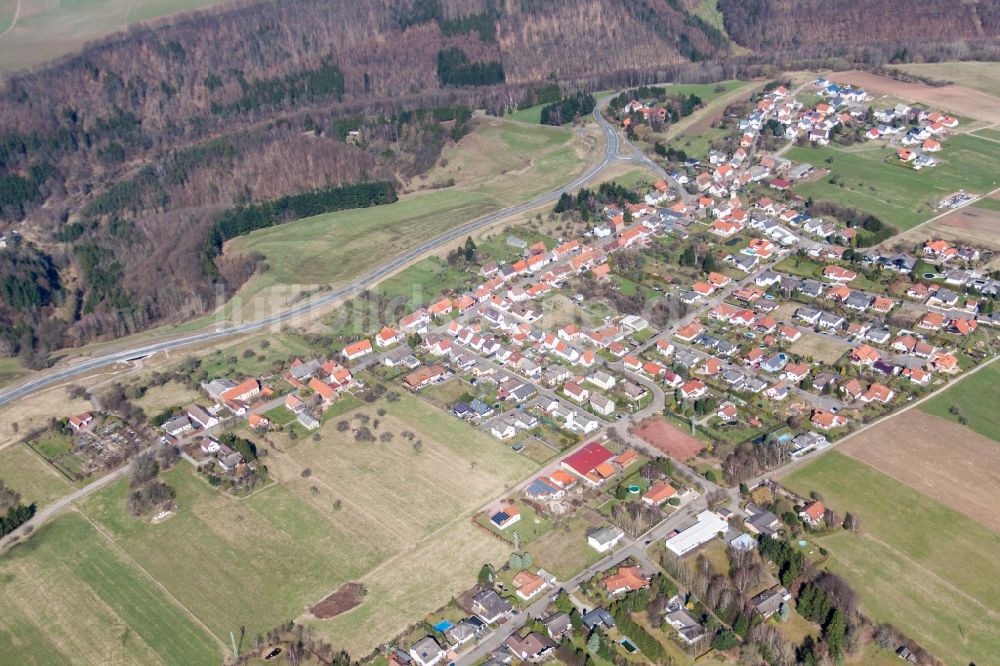 Luftaufnahme Obersimten - Dorf - Ansicht am Rande von Feldern in Obersimten im Bundesland Rheinland-Pfalz, Deutschland