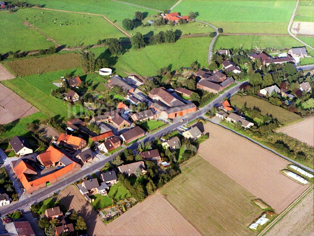 Luftbild Oermten - Dorf - Ansicht am Rande von Feldern in Oermten im Bundesland Nordrhein-Westfalen