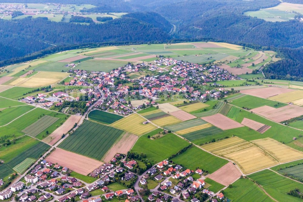 Luftbild Neubulach - Dorf - Ansicht am Rande von Feldern im Ortsteil Altbulach in Neubulach im Bundesland Baden-Württemberg, Deutschland