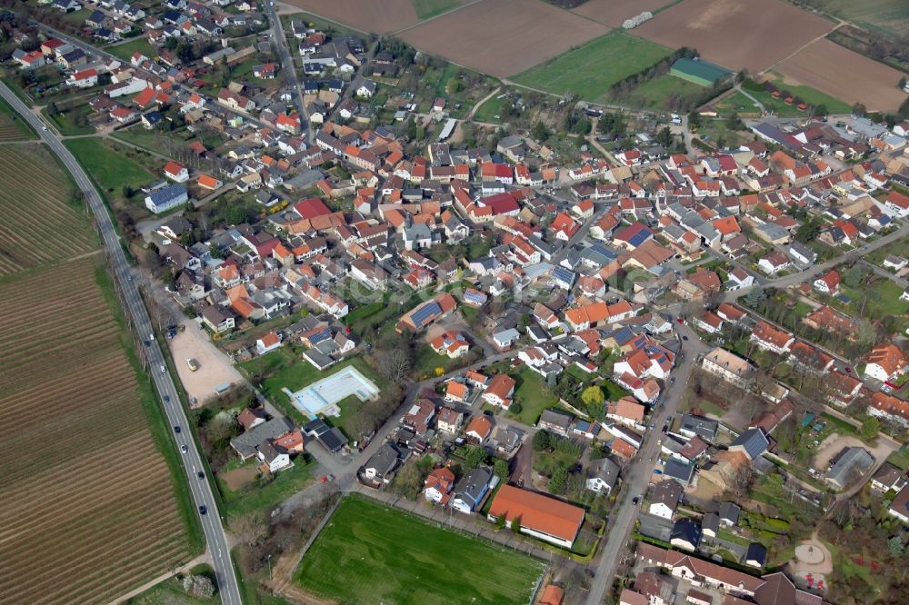 Bad Kreuznach von oben - Dorf - Ansicht am Rande von Feldern im Ortsteil Bosenheim in Bad Kreuznach im Bundesland Rheinland-Pfalz