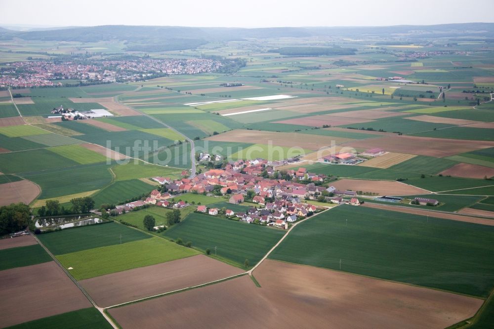 Luftbild Frankenwinheim - Dorf - Ansicht am Rande von Feldern im Ortsteil Brünnstadt in Frankenwinheim im Bundesland Bayern