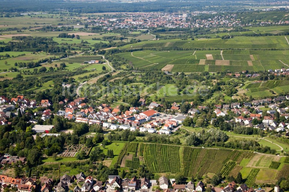 Luftaufnahme Bühl - Dorf - Ansicht am Rande von Feldern im Ortsteil Eisental in Bühl im Bundesland Baden-Württemberg