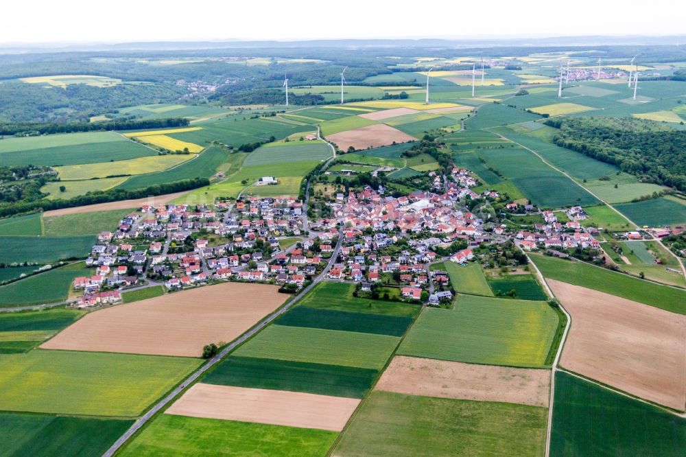 Luftaufnahme Schonungen - Dorf - Ansicht am Rande von Feldern im Ortsteil Forst in Schonungen im Bundesland Bayern, Deutschland