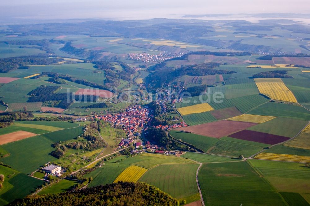 Luftaufnahme Königheim - Dorf - Ansicht am Rande von Feldern im Ortsteil Gissigheim in Königheim im Bundesland Baden-Württemberg, Deutschland