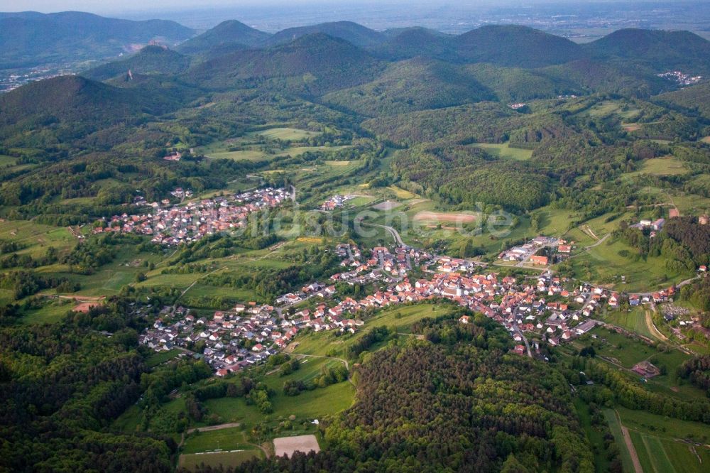 Luftbild Gossersweiler-Stein - Dorf - Ansicht am Rande von Feldern im Ortsteil Gossersweiler in Gossersweiler-Stein im Bundesland Rheinland-Pfalz, Deutschland