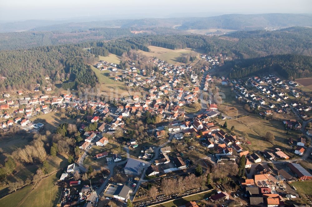 Grasellenbach aus der Vogelperspektive: Dorf - Ansicht am Rande von Feldern im Ortsteil Hammelbach in Grasellenbach im Bundesland Hessen, Deutschland