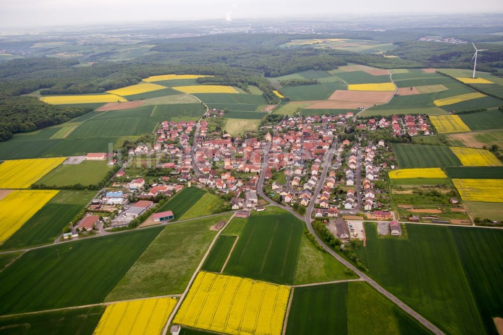 Luftbild Üchtelhausen - Dorf - Ansicht am Rande von Feldern im Ortsteil Hesselbach in Üchtelhausen im Bundesland Bayern, Deutschland