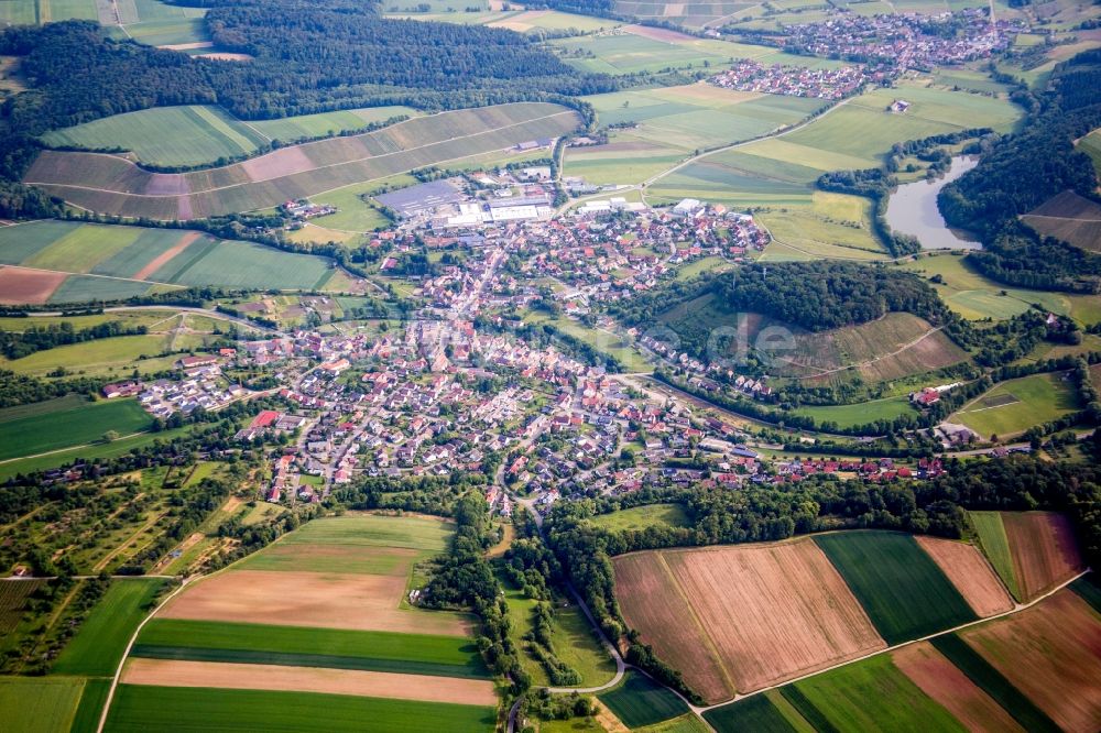 Sachsenheim von oben - Dorf - Ansicht am Rande von Feldern im Ortsteil Häfnerhaslach in Sachsenheim im Bundesland Baden-Württemberg, Deutschland