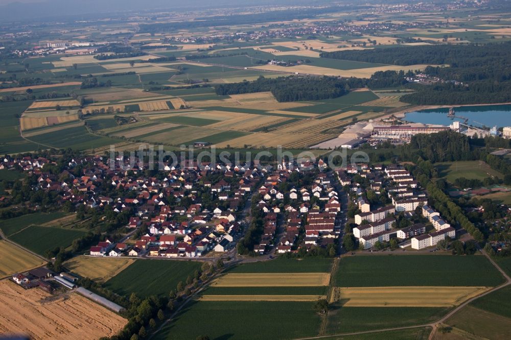 Luftbild Lahr/Schwarzwald - Dorf - Ansicht am Rande von Feldern im Ortsteil Kippenheimweiler in Lahr/Schwarzwald im Bundesland Baden-Württemberg, Deutschland