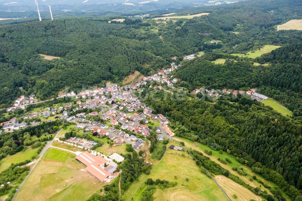 Luftbild Idar-Oberstein - Dorf - Ansicht am Rande von Feldern im Ortsteil Kirchenbollenbach in Idar-Oberstein im Bundesland Rheinland-Pfalz, Deutschland