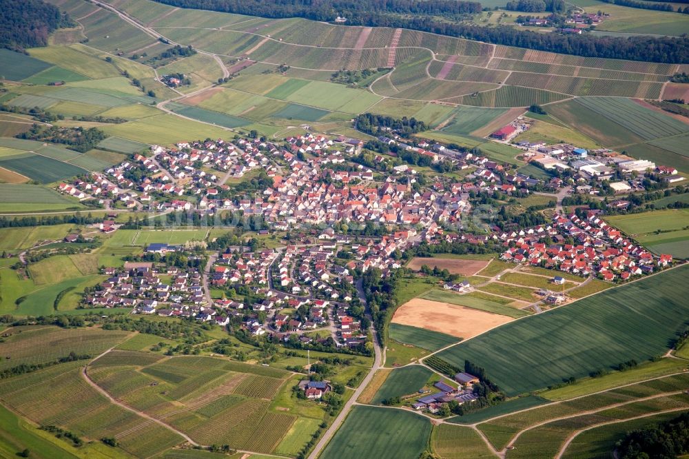 Eppingen aus der Vogelperspektive: Dorf - Ansicht am Rande von Feldern im Ortsteil Kleingartach in Eppingen im Bundesland Baden-Württemberg, Deutschland