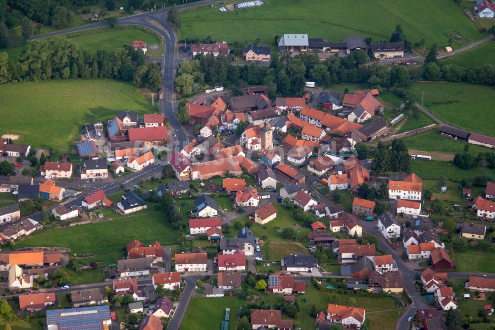 Großenlüder von oben - Dorf - Ansicht am Rande von Feldern im Ortsteil Kleinlüder in Großenlüder im Bundesland Hessen, Deutschland