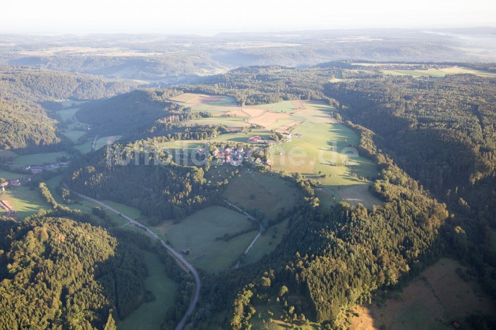 Luftaufnahme Oberrot - Dorf - Ansicht am Rande von Feldern im Ortsteil Kornberg in Oberrot im Bundesland Baden-Württemberg