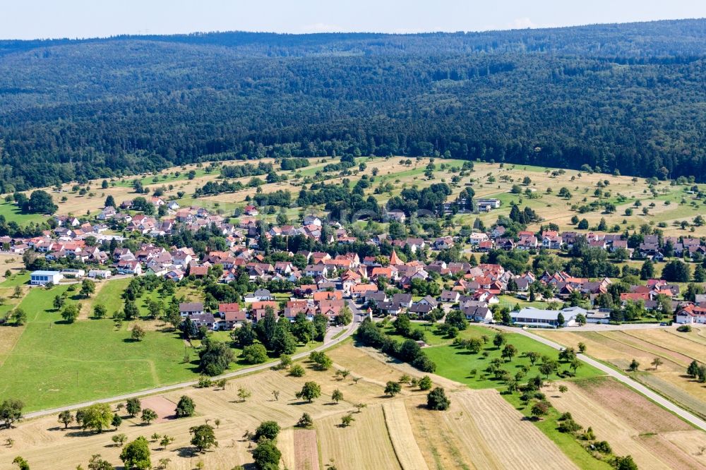 Luftbild Straubenhardt - Dorf - Ansicht am Rande von Feldern im Ortsteil Langenalb in Straubenhardt im Bundesland Baden-Württemberg, Deutschland