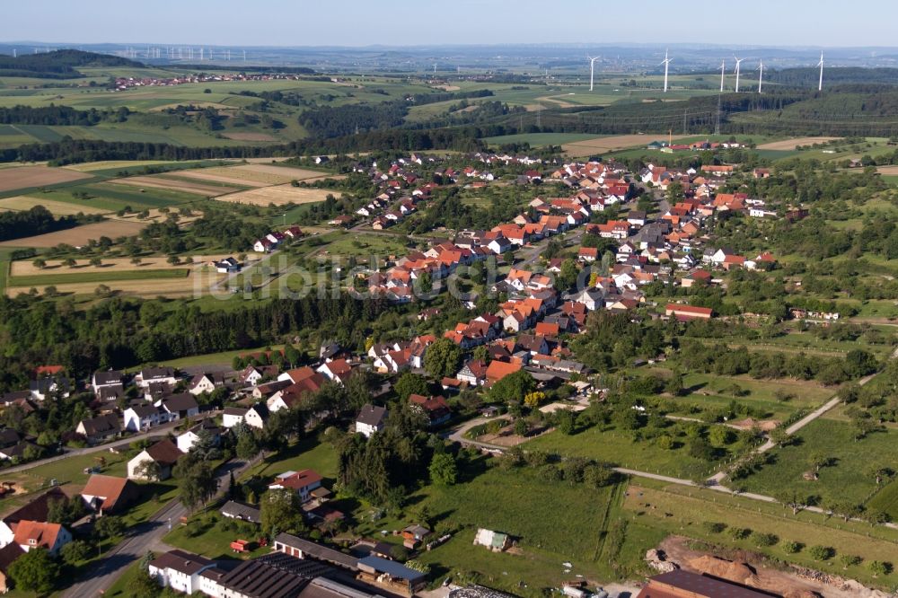 Trendelburg von oben - Dorf - Ansicht am Rande von Feldern im Ortsteil Langenthal in Trendelburg im Bundesland Hessen, Deutschland