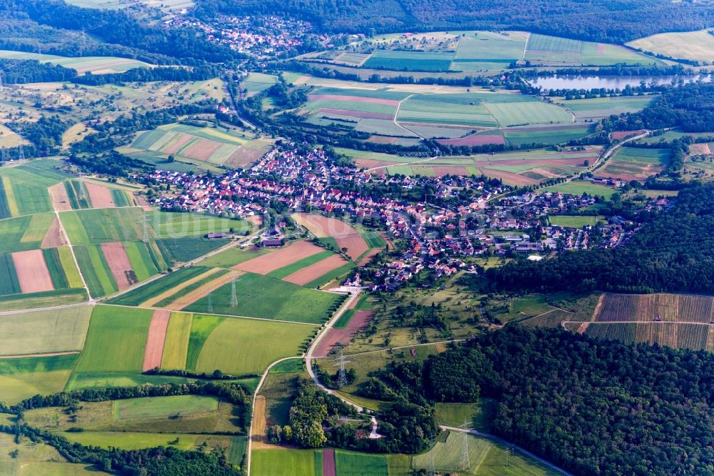 Ölbronn-Dürrn von oben - Dorf - Ansicht am Rande von Feldern im Ortsteil Ölbronn in Ölbronn-Dürrn im Bundesland Baden-Württemberg, Deutschland