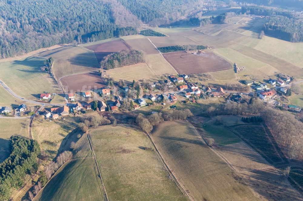 Luftaufnahme Grasellenbach - Dorf - Ansicht am Rande von Feldern im Ortsteil Litzelbach in Grasellenbach im Bundesland Hessen, Deutschland