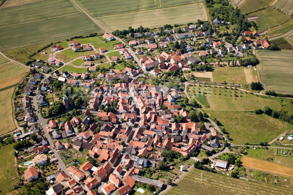 Duchroth aus der Vogelperspektive: Dorf - Ansicht am Rande von Feldern im Ortsteil Neudorferhof in Duchroth im Bundesland Rheinland-Pfalz