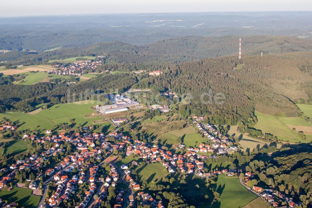 Abtsteinach aus der Vogelperspektive: Dorf - Ansicht am Rande von Feldern im Ortsteil Ober-Abtsteinach in Abtsteinach im Bundesland Hessen, Deutschland