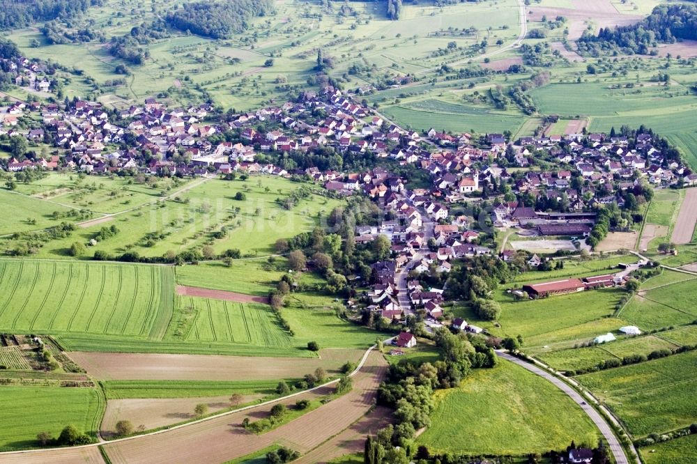 Luftbild Straubenhardt - Dorf - Ansicht am Rande von Feldern im Ortsteil Ottenhausen in Straubenhardt im Bundesland Baden-Württemberg, Deutschland