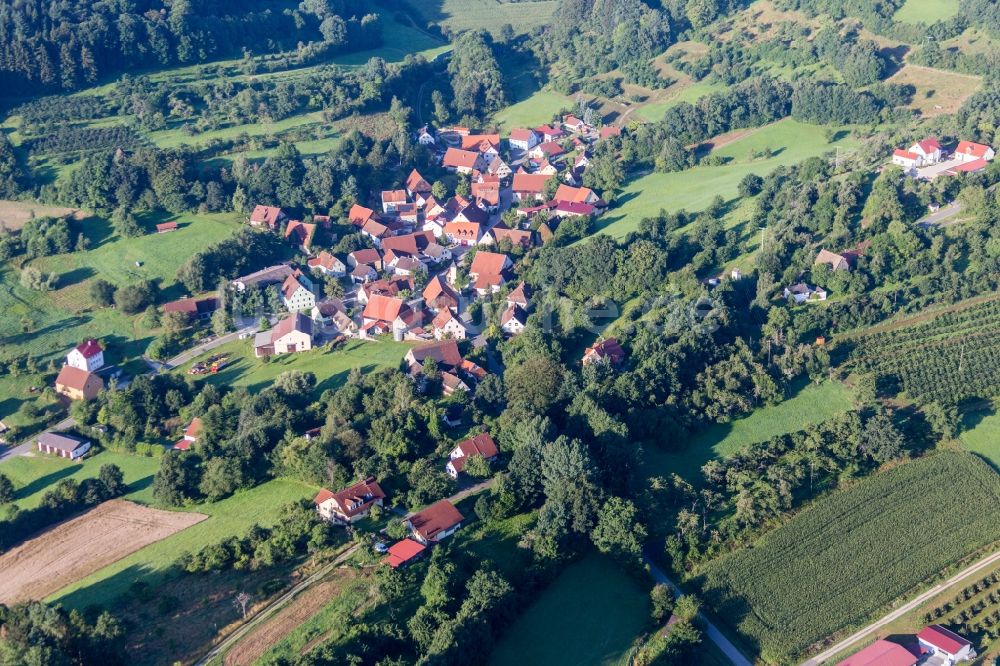 Luftaufnahme Igensdorf - Dorf - Ansicht am Rande von Feldern im Ortsteil Pommer in Igensdorf im Bundesland Bayern, Deutschland