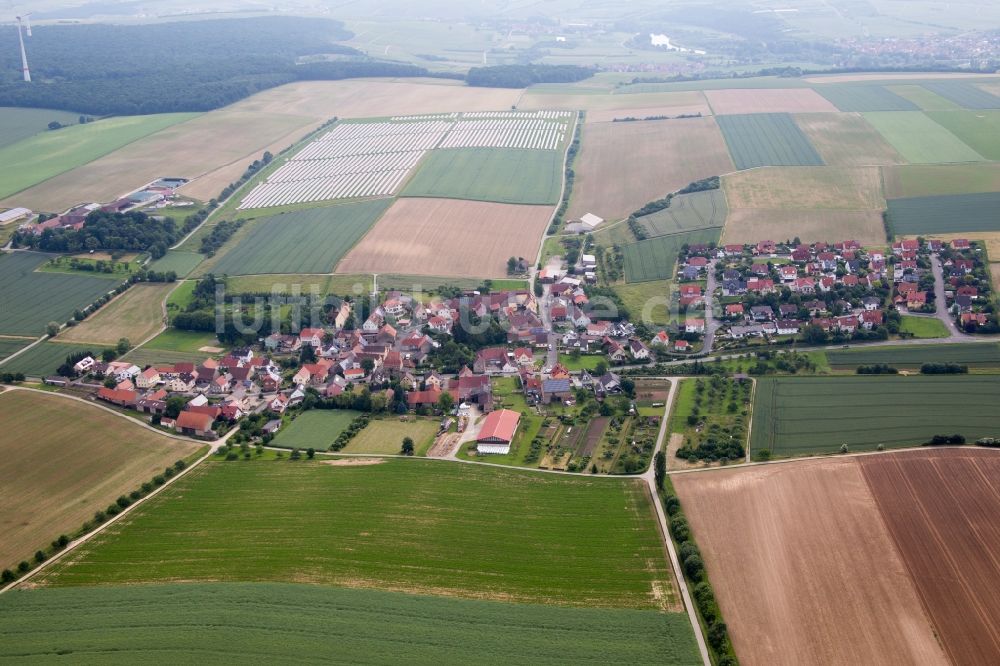 Luftaufnahme Prosselsheim - Dorf - Ansicht am Rande von Feldern im Ortsteil Püssensheim in Prosselsheim im Bundesland Bayern, Deutschland