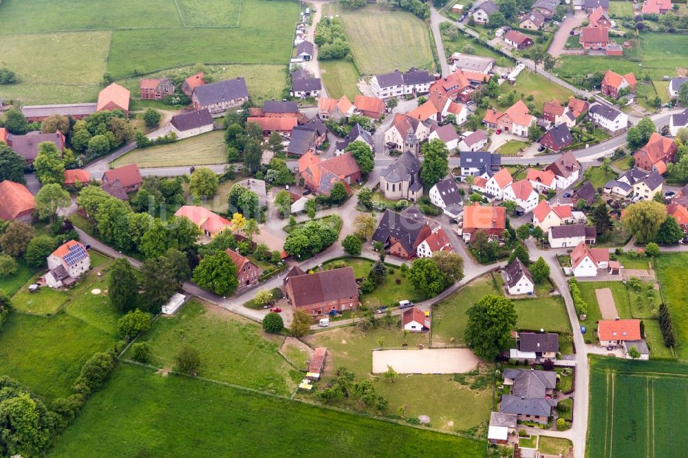 Luftbild Steinheim - Dorf - Ansicht am Rande von Feldern im Ortsteil Rolfzen in Steinheim im Bundesland Nordrhein-Westfalen, Deutschland