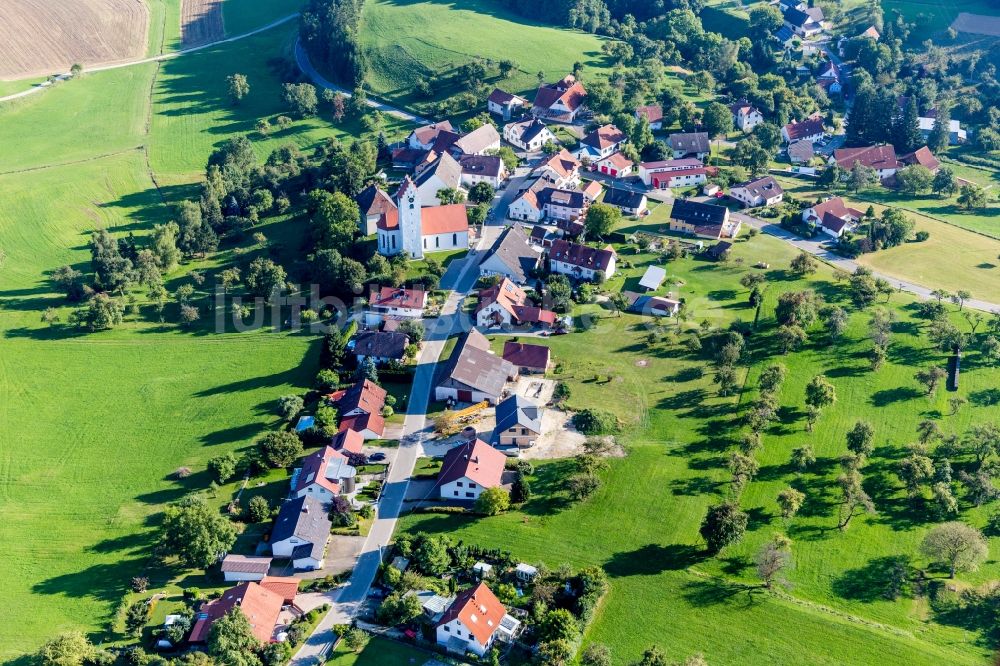 Eigeltingen von oben - Dorf - Ansicht am Rande von Feldern im Ortsteil Rorgenwies in Eigeltingen im Bundesland Baden-Württemberg, Deutschland