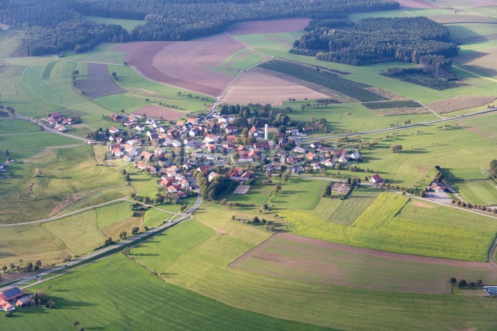 Mudau von oben - Dorf - Ansicht am Rande von Feldern im Ortsteil Scheidental in Mudau im Bundesland Baden-Württemberg, Deutschland