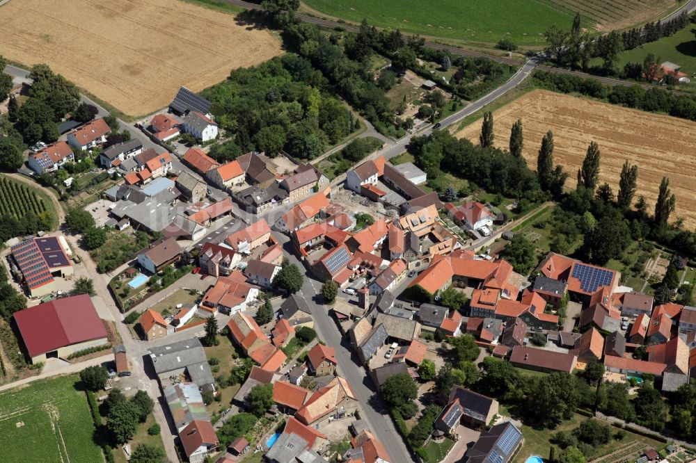 Luftaufnahme Armsheim - Dorf - Ansicht am Rande von Feldern im Ortsteil Schimsheim in Armsheim im Bundesland Rheinland-Pfalz, Deutschland