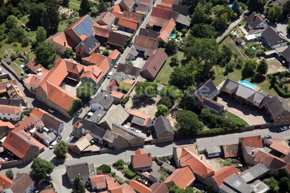 Armsheim aus der Vogelperspektive: Dorf - Ansicht am Rande von Feldern im Ortsteil Schimsheim in Armsheim im Bundesland Rheinland-Pfalz, Deutschland