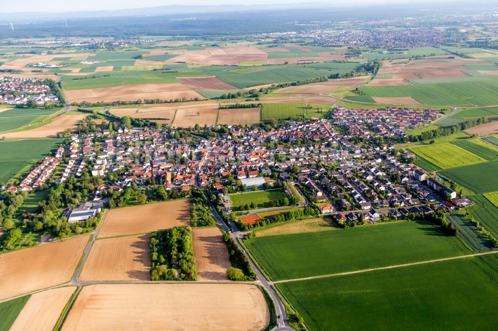 Luftaufnahme Reinheim - Dorf - Ansicht am Rande von Feldern im Ortsteil Spachbrücken in Reinheim im Bundesland Hessen, Deutschland