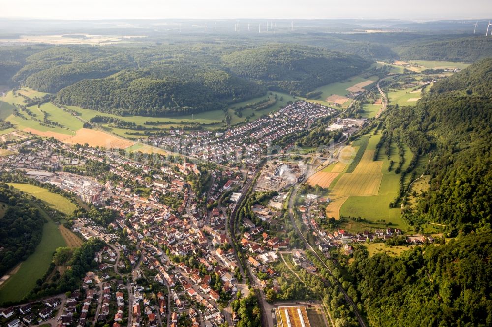 Aalen von oben - Dorf - Ansicht am Rande von Feldern im Ortsteil Unterkochen in Aalen im Bundesland Baden-Württemberg, Deutschland